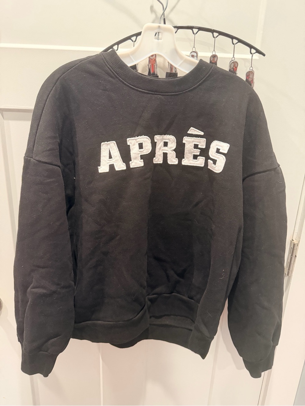 Move Theology APRÈS Black Embroidered Crewneck Sweatshirt Medium Ski Resort